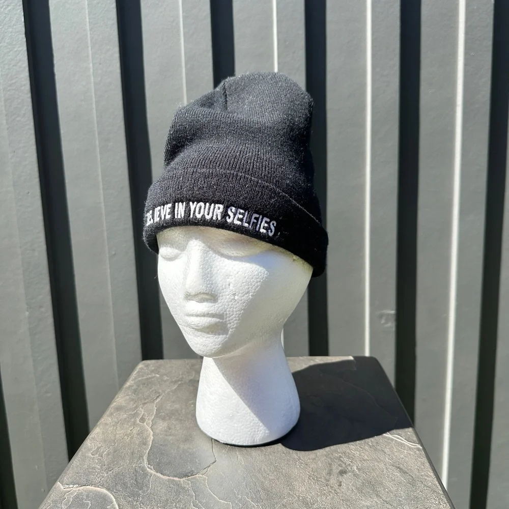 UNIF black acrylic